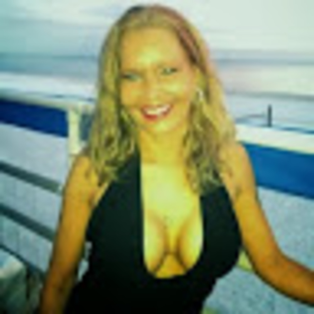 Meet your Posher, Mona